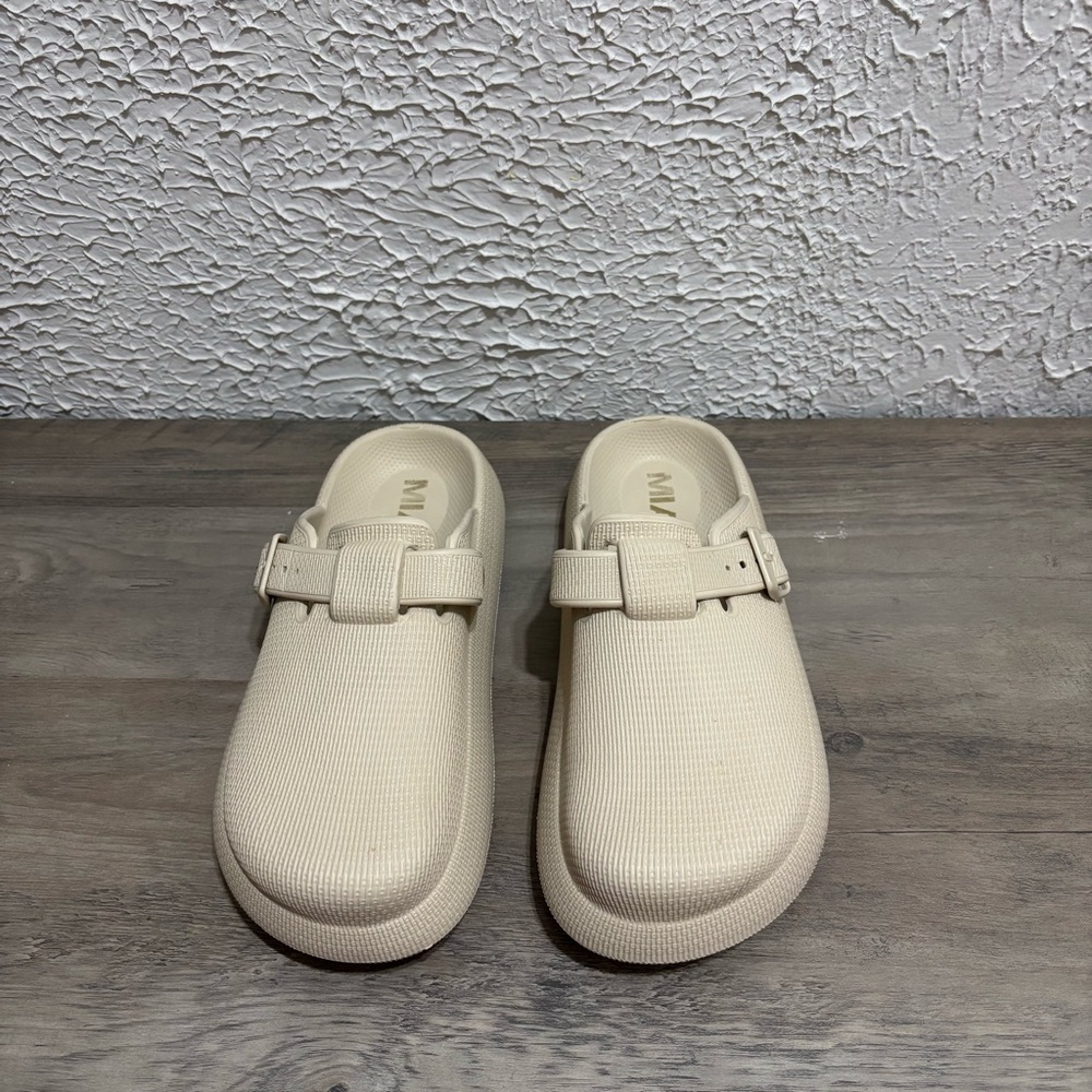 MIA Lida Slip-on Clog - Picture 3 of 4